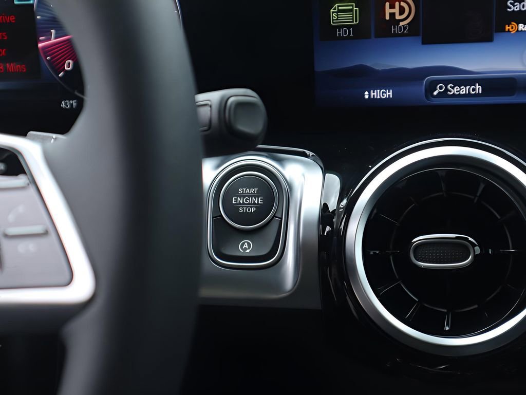 New 2026 Mercedes-Benz GLB 250 4MATIC image 41