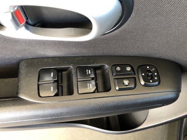 Used 2016 Kia Soul + image 34