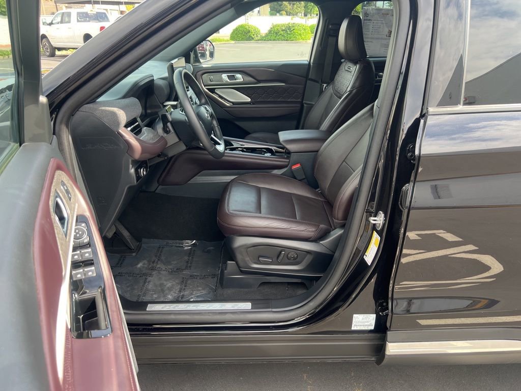 Used 2025 Ford Explorer Platinum w/ LUX Leather Package image 16