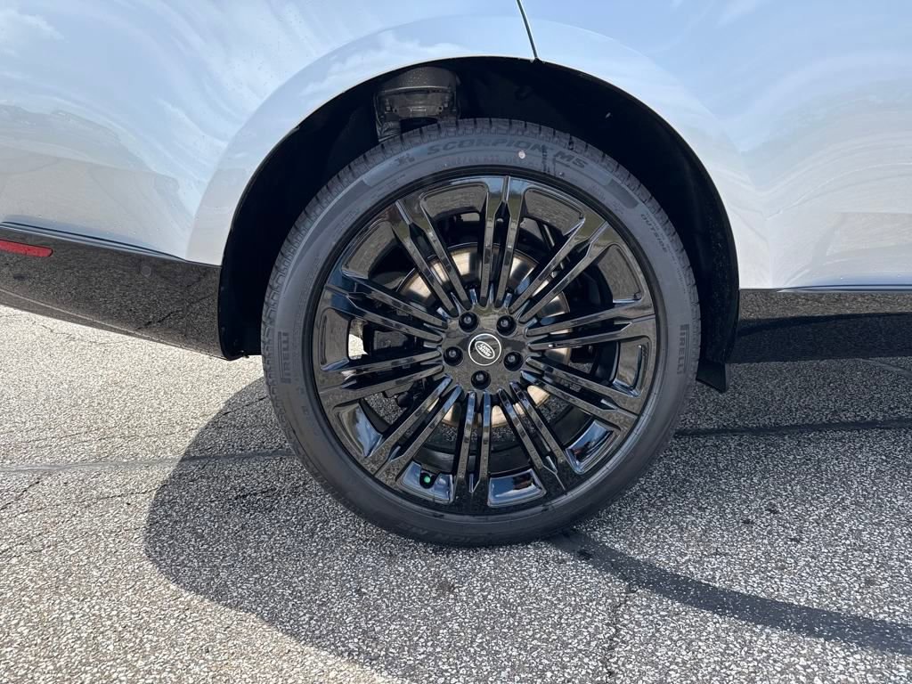 New 2025 Land Rover Range Rover SE image 24