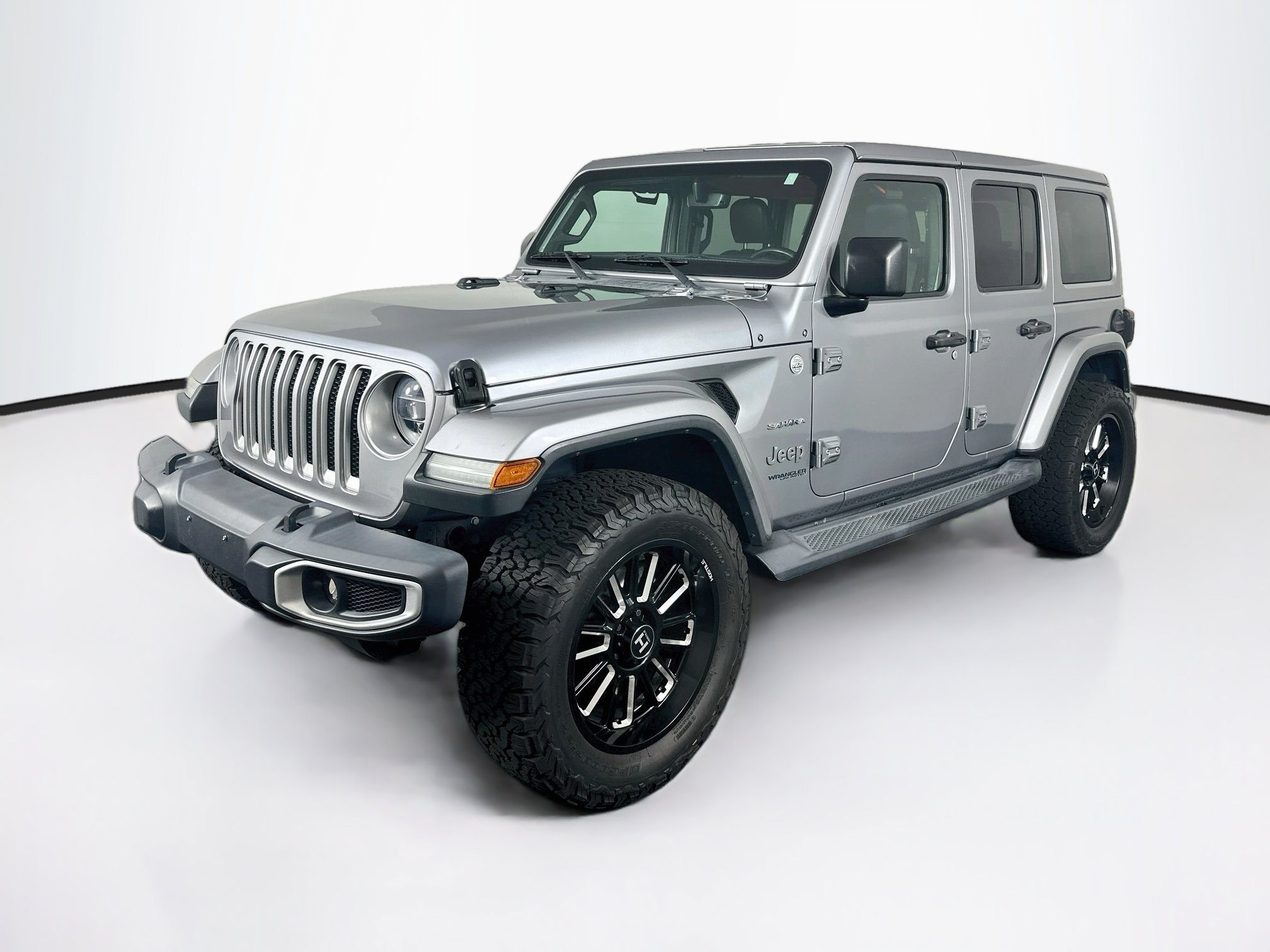 Used 2018 Jeep Wrangler Unlimited Sahara AWD/4WD image 3