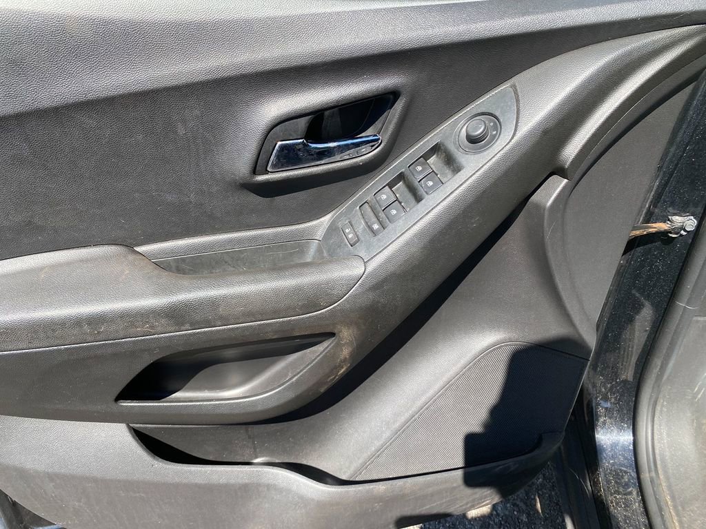 Used 2019 Chevrolet Trax LT w/ Driver Confidence Package image 11