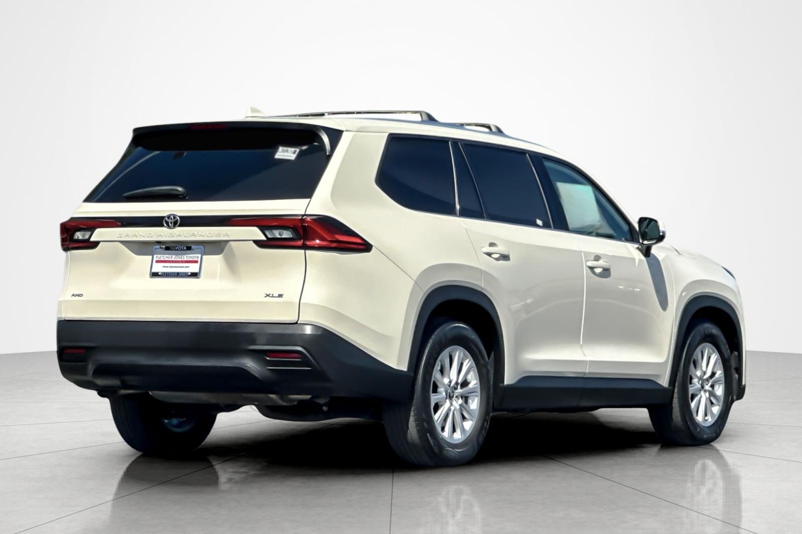 Certified 2024 Toyota Grand Highlander FWD image 5