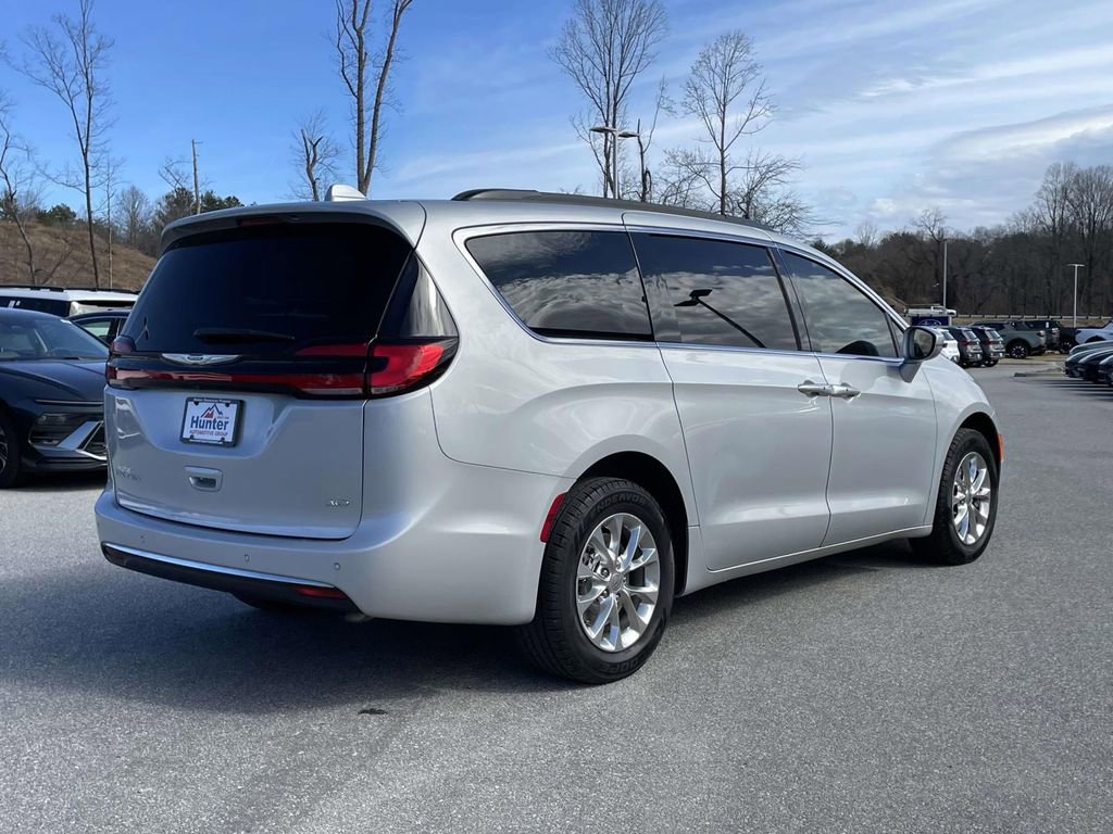 Used 2022 Chrysler Pacifica Touring-L image 23