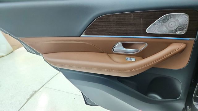 Used 2025 Mercedes-Benz GLE 450e 4MATIC image 32