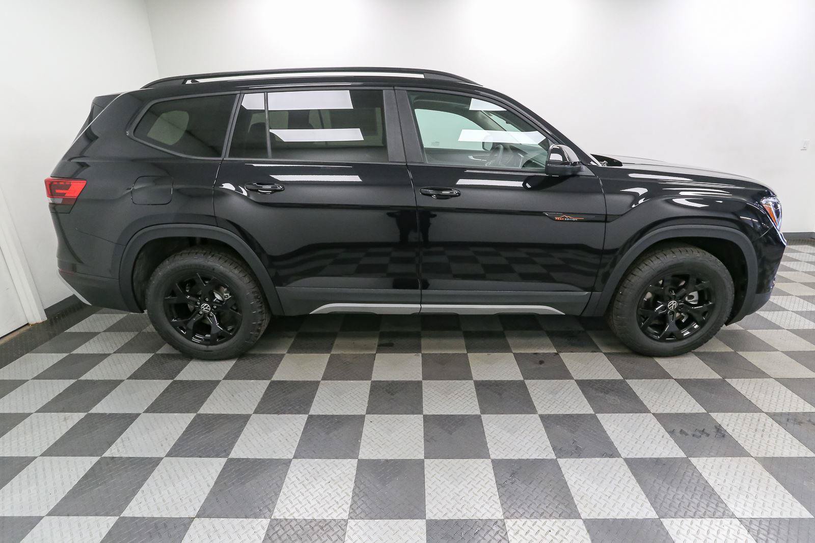 New 2026 Volkswagen Atlas Peak Edition AWD/4WD image 7