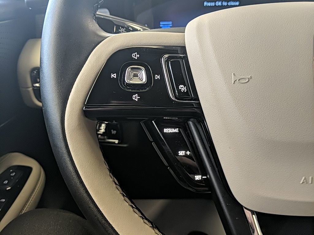 Certified 2025 Lincoln Corsair AWD image 15