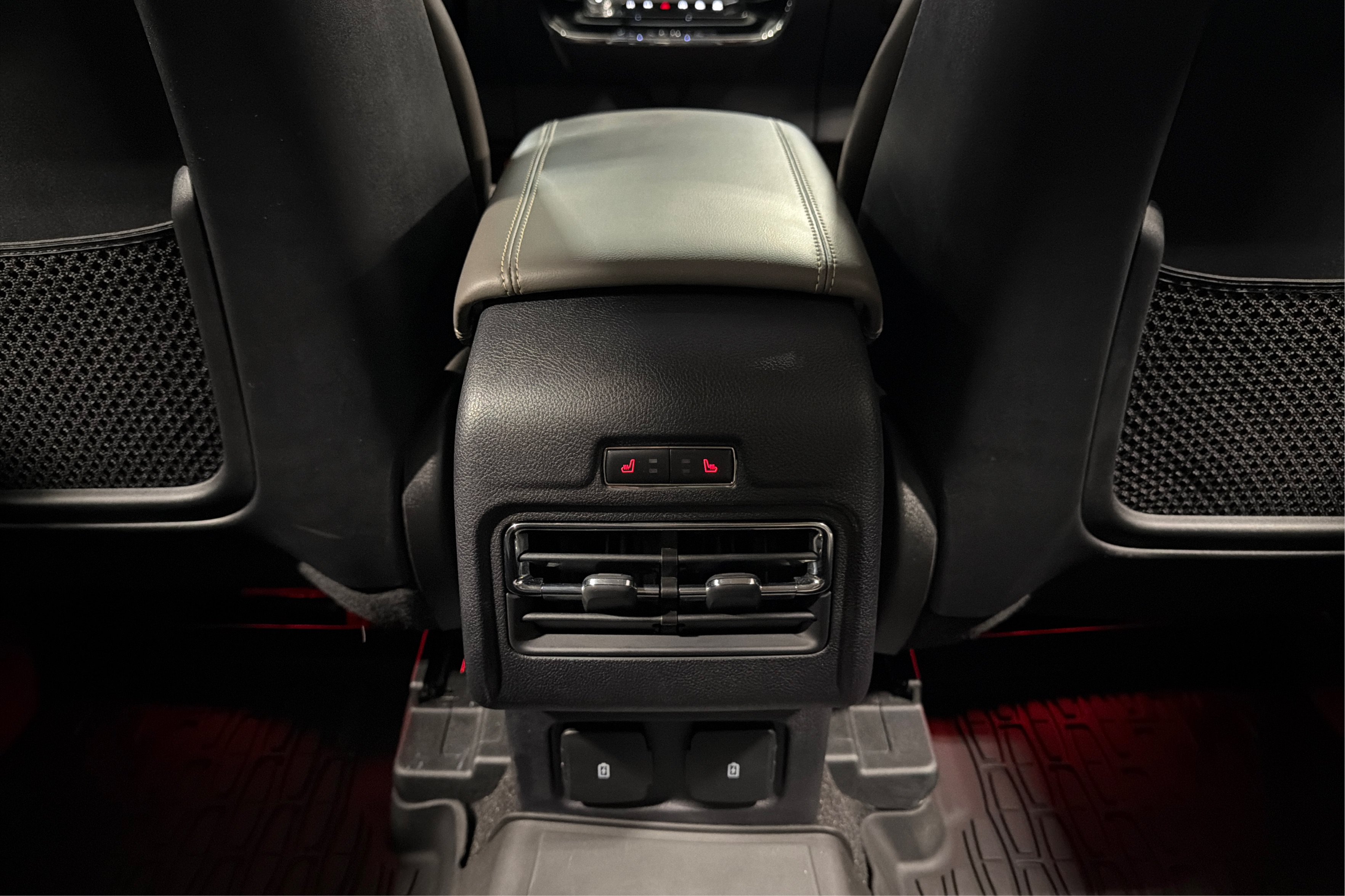 Used 2023 Lincoln Corsair Reserve w/ Equipment Group 202A AWD/4WD image 40