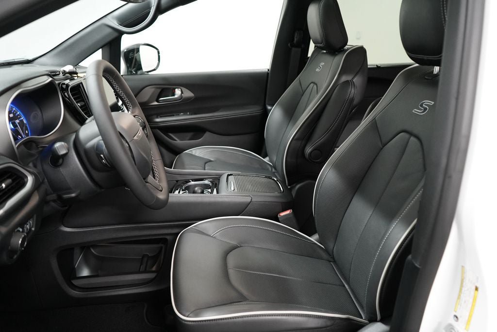 New 2027 Chrysler Pacifica Limited w/ S Appearance Package AWD/4WD image 9