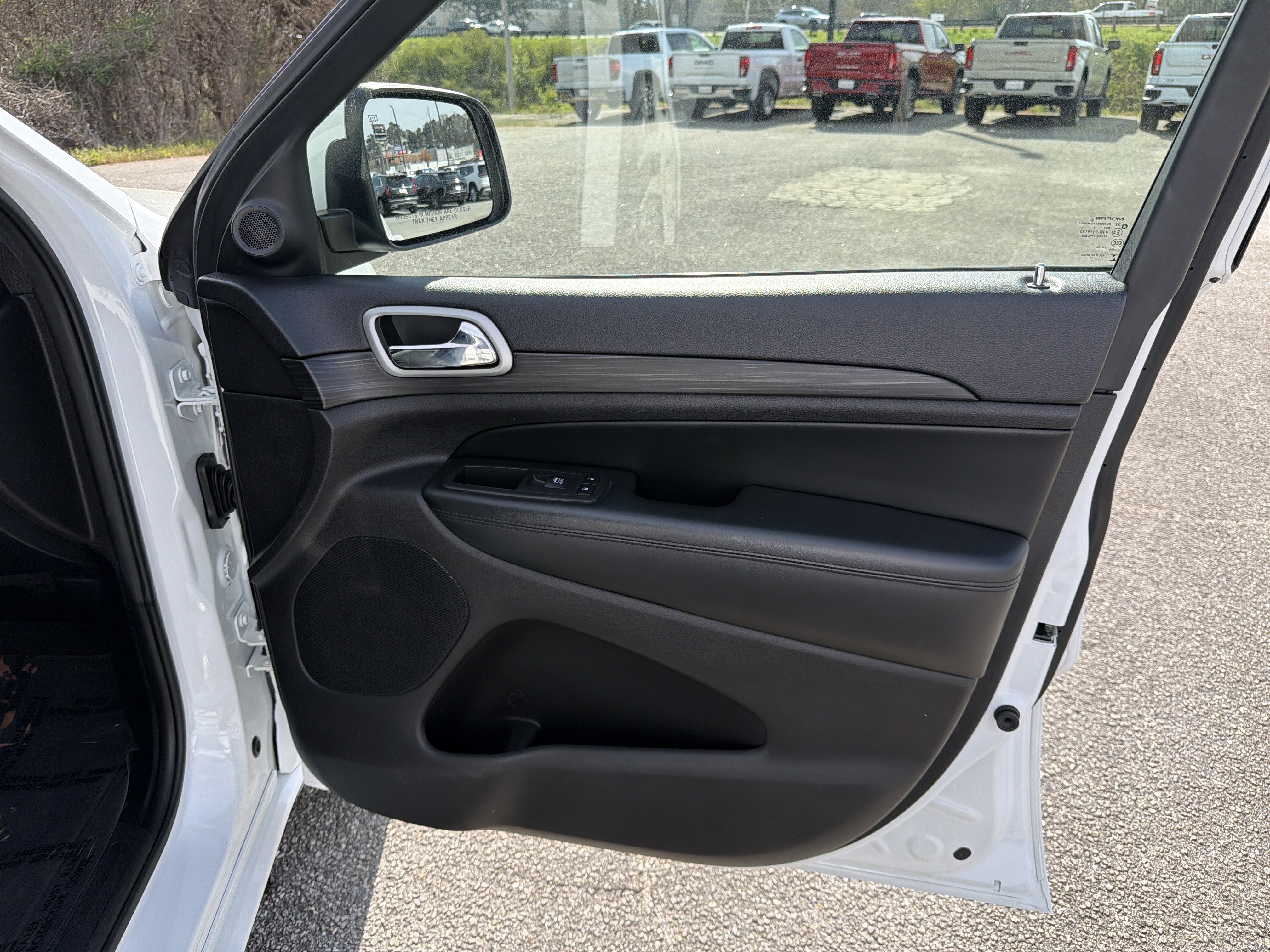 Used 2019 Jeep Grand Cherokee Altitude RWD image 16