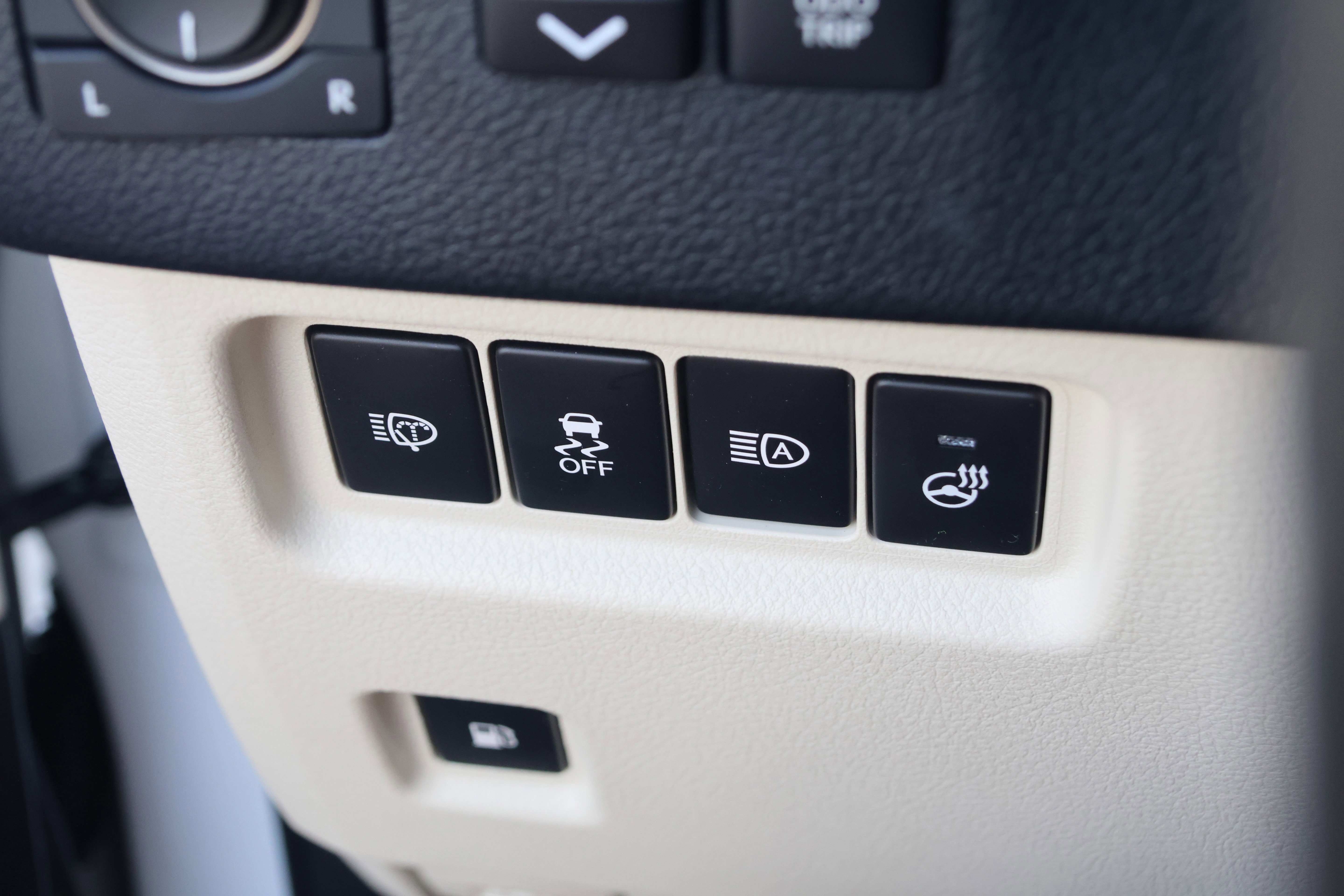 Used 2023 Lexus GX 460 Premium w/ Accessory Package AWD/4WD image 16