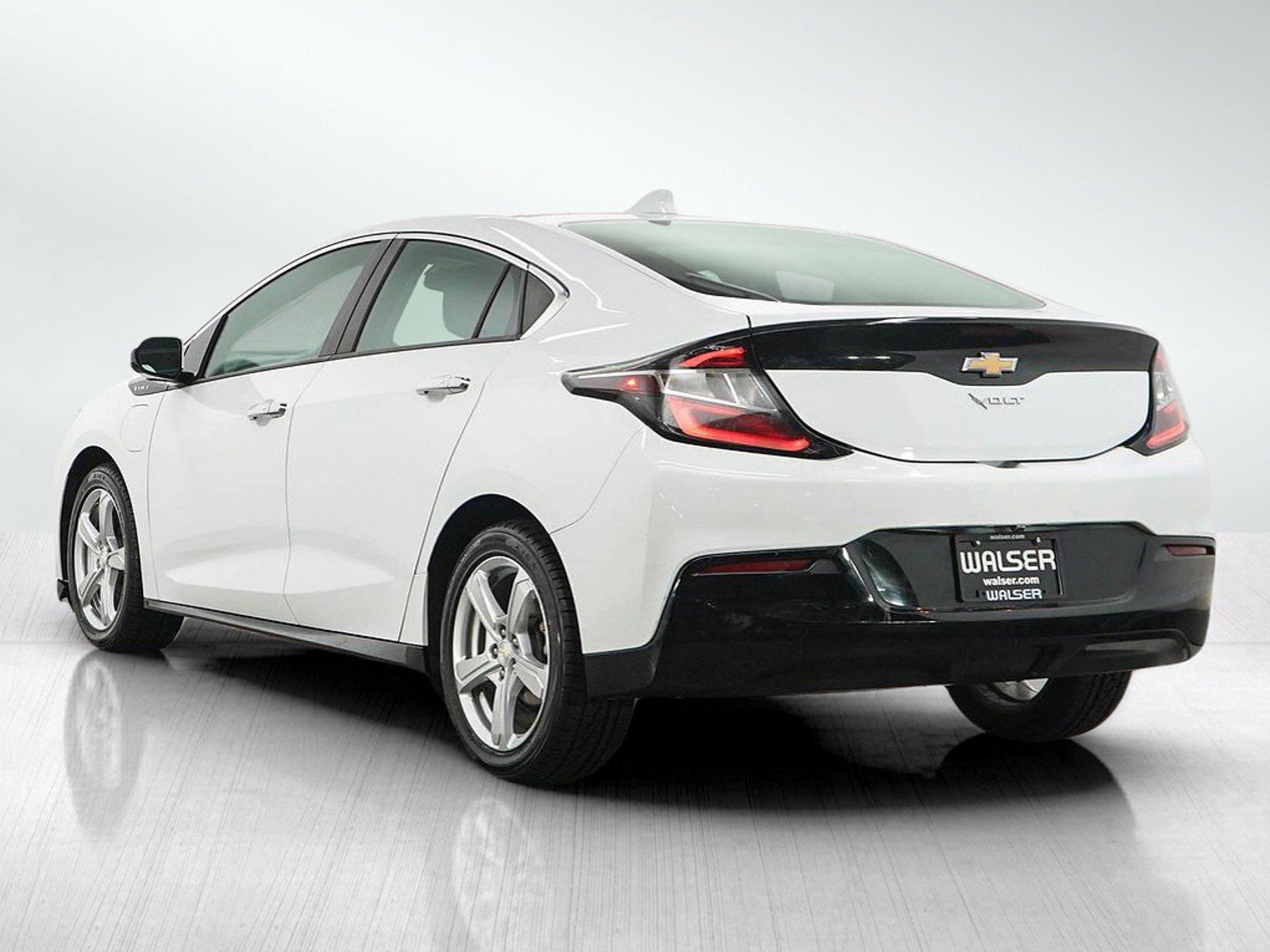 Used 2017 Chevrolet Volt LT w/ Comfort Package FWD image 3