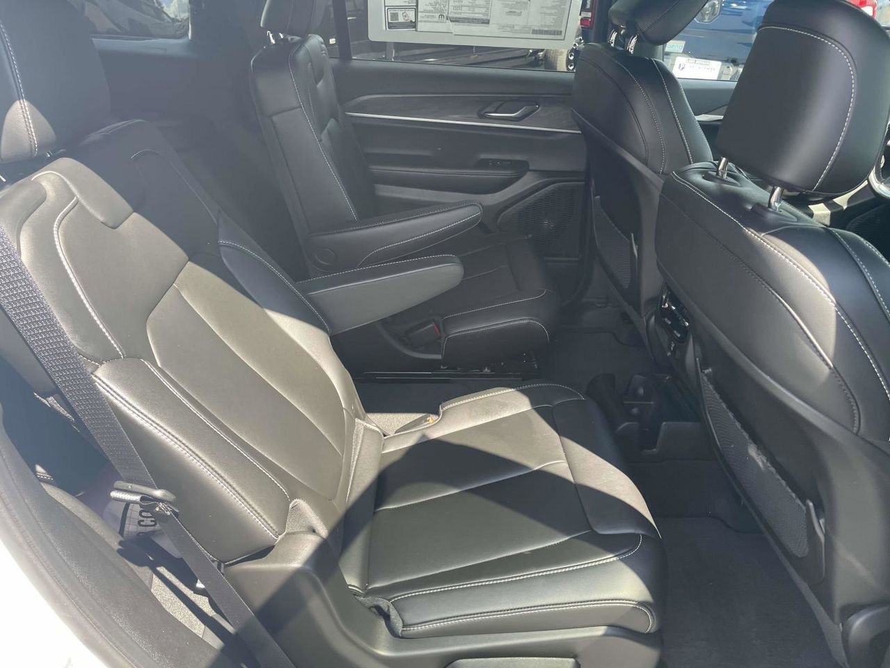 New 2025 Jeep Grand Cherokee L Limited w/ Black Appearance Package image 36