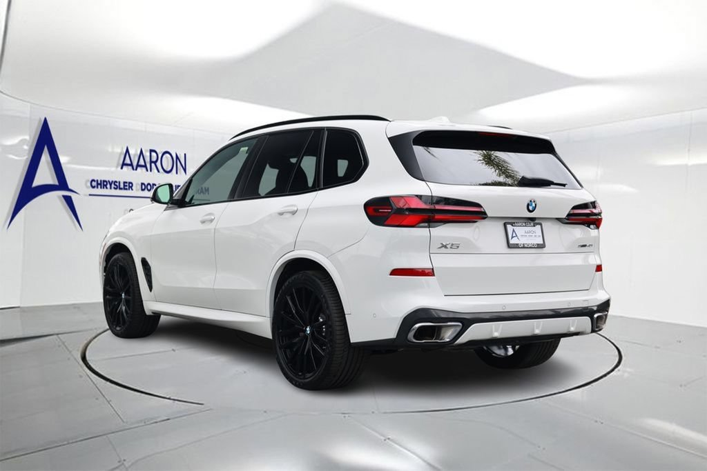 Used 2024 BMW X5 sDrive40i w/ M Sport Package RWD image 2