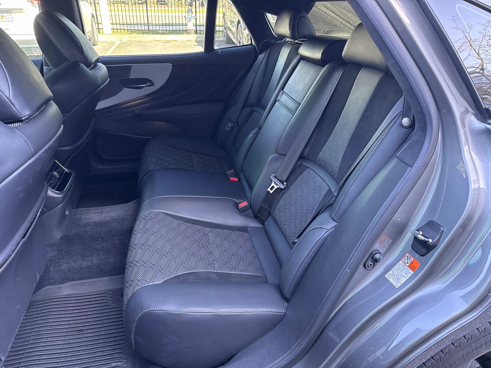 Used 2022 Lexus LS 500 F Sport w/ Accessory Package (Z2) image 12