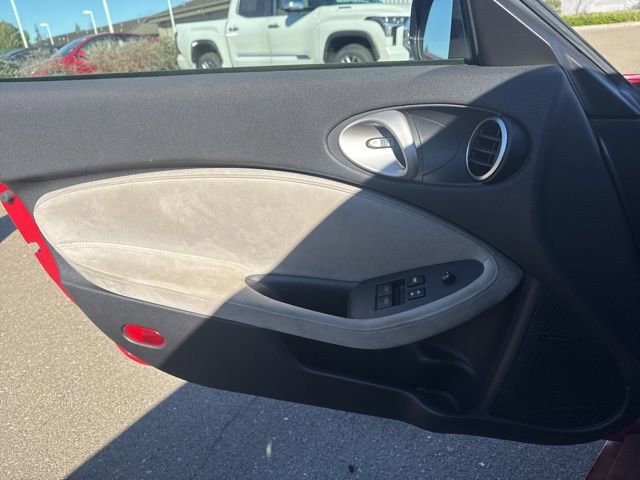 Used 2009 Nissan 370Z Touring image 16