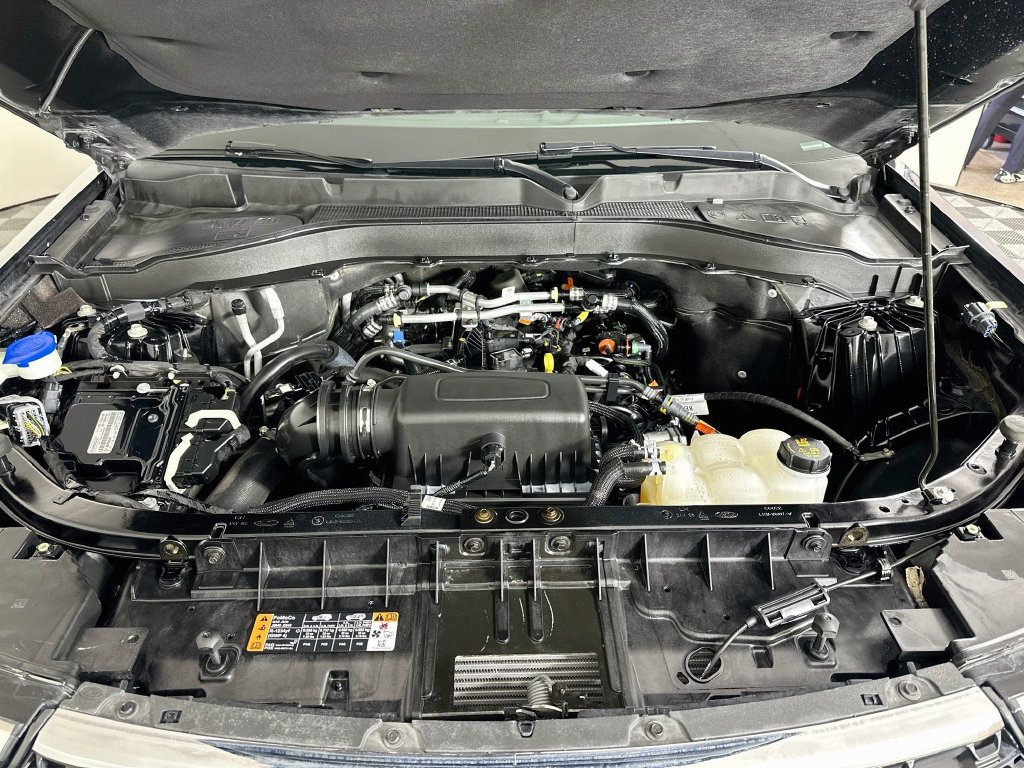 Used 2024 Ford Explorer XLT RWD image 30