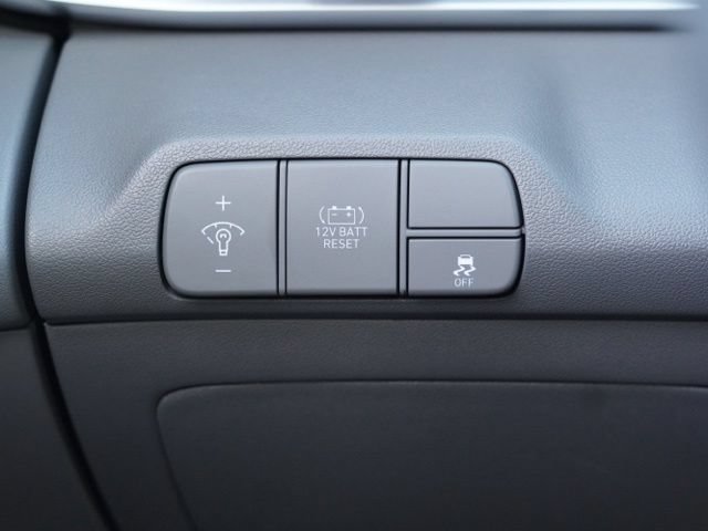 Used 2025 Hyundai Elantra Hybrid FWD image 16