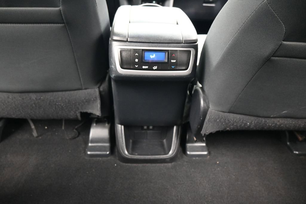 Used 2019 Toyota Highlander LE FWD image 34