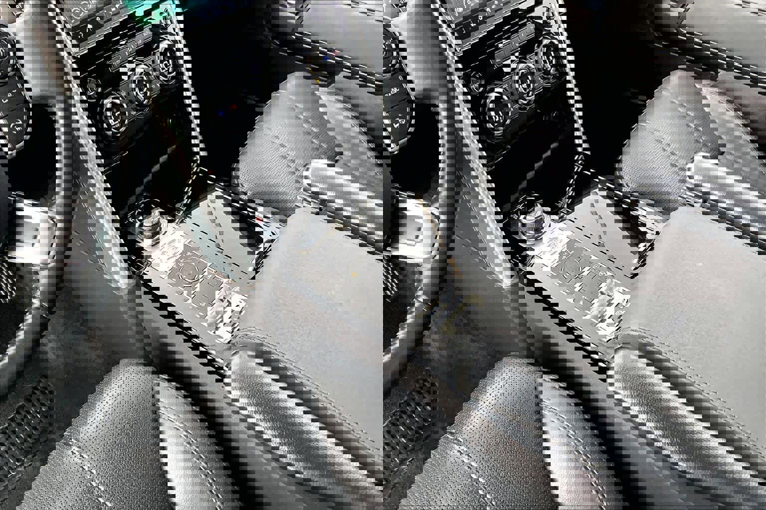 Used 2017 Land Rover Discovery HSE image 15