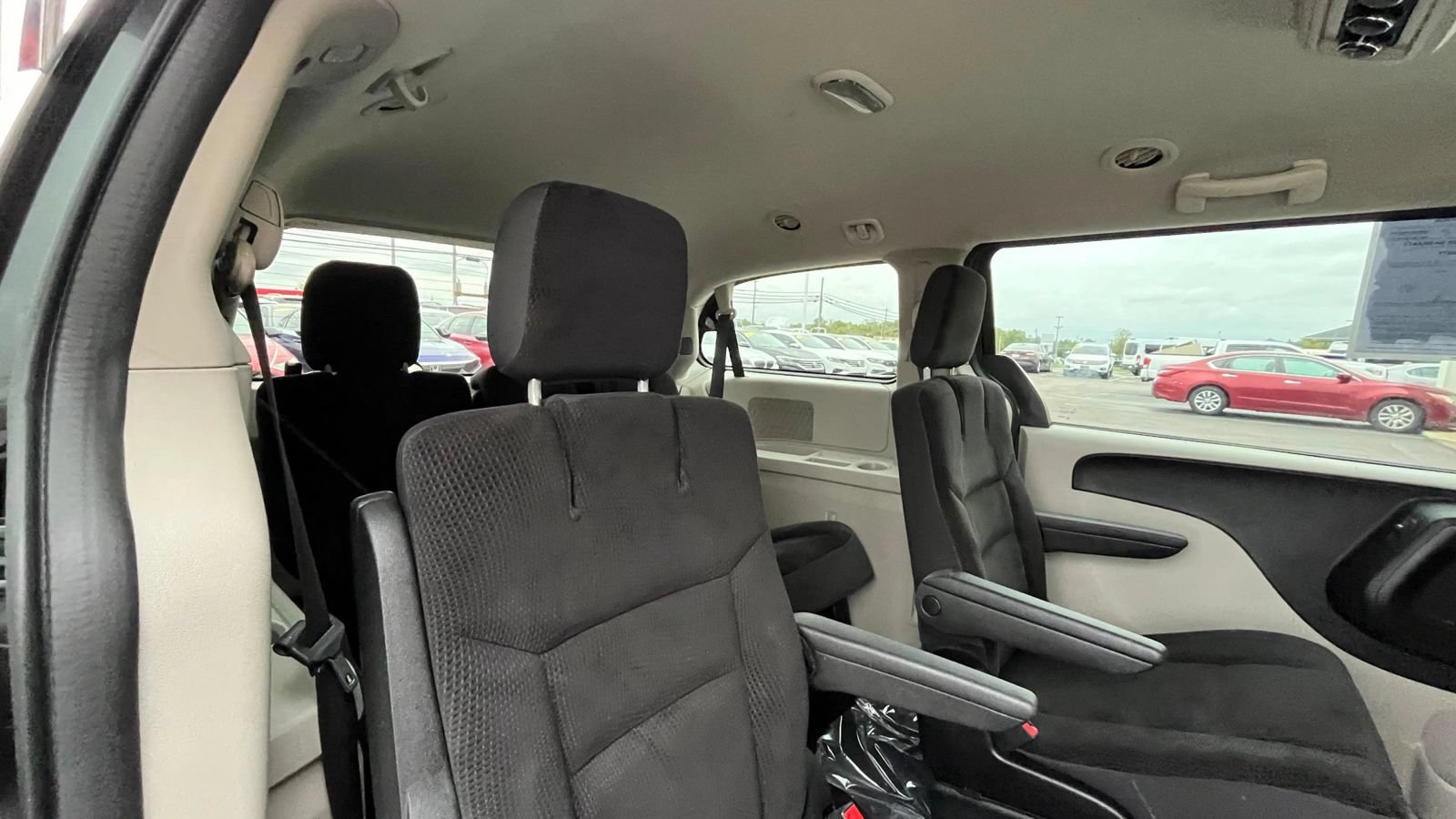 Used 2019 Dodge Grand Caravan SE w/ UConnect Hands-Free Group FWD image 35