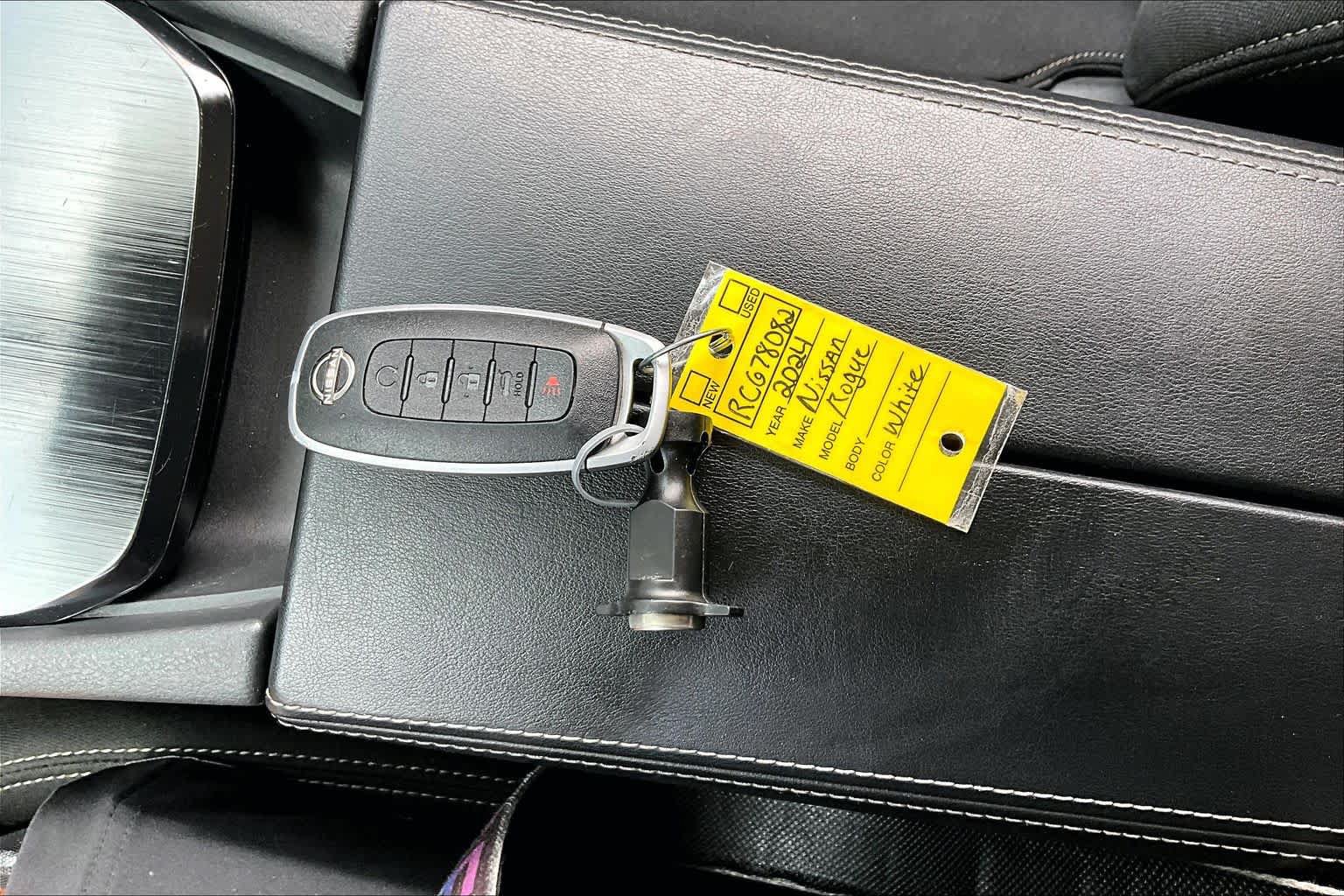 Certified 2024 Nissan Rogue SV FWD image 14