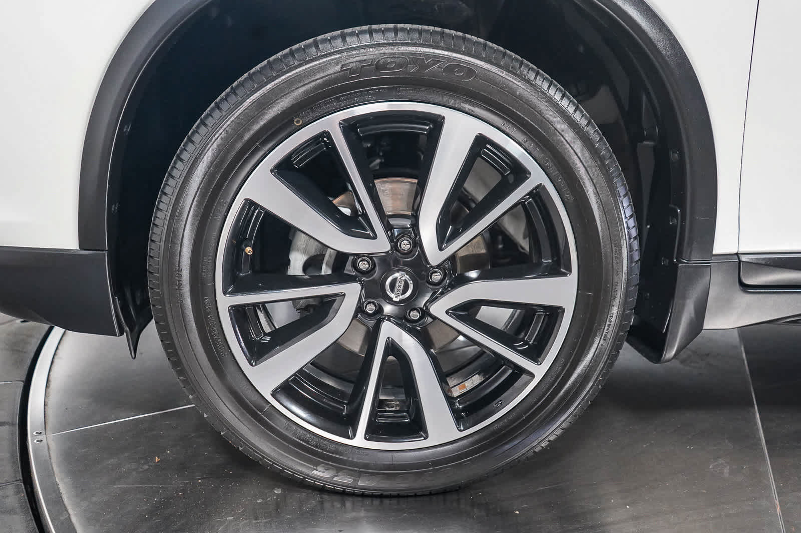 Used 2019 Nissan Rogue SL w/ Premium Package FWD image 8