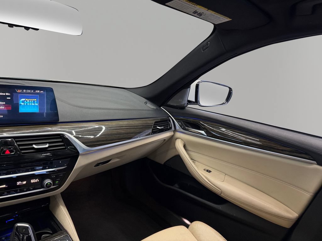 Used 2017 BMW 540i w/ M Sport Package RWD image 21
