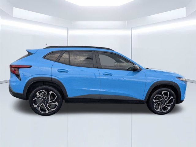 Used 2024 Chevrolet Trax RS w/ Sunroof Package FWD image 3