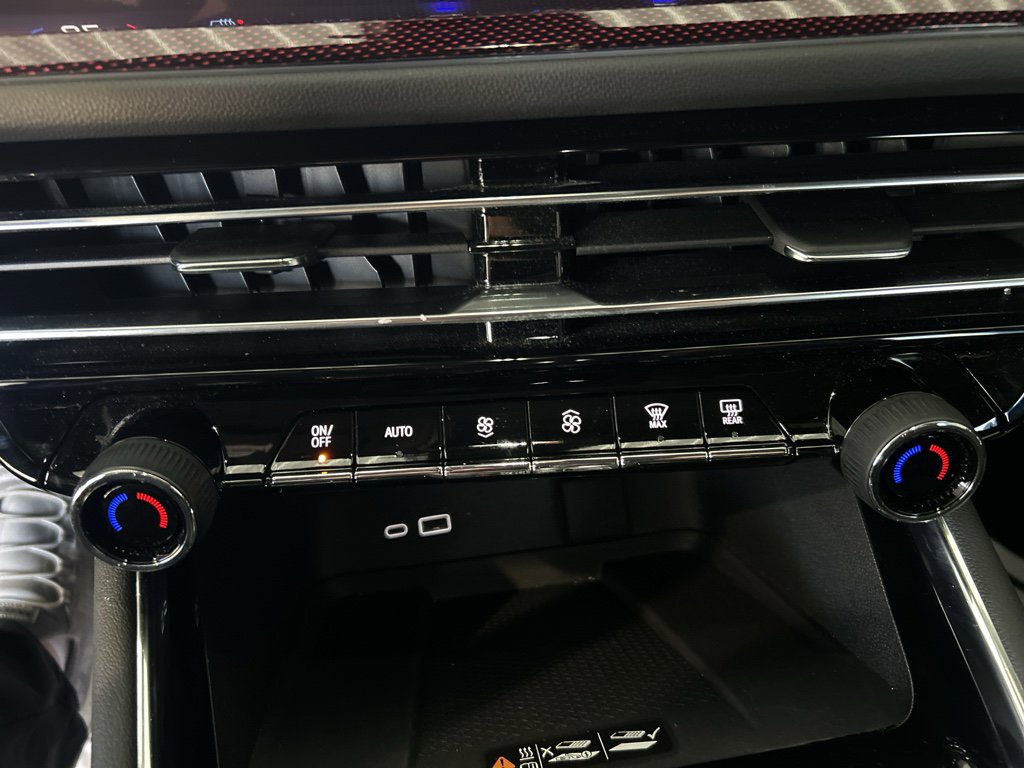 Used 2024 Chevrolet Traverse Z71 image 32