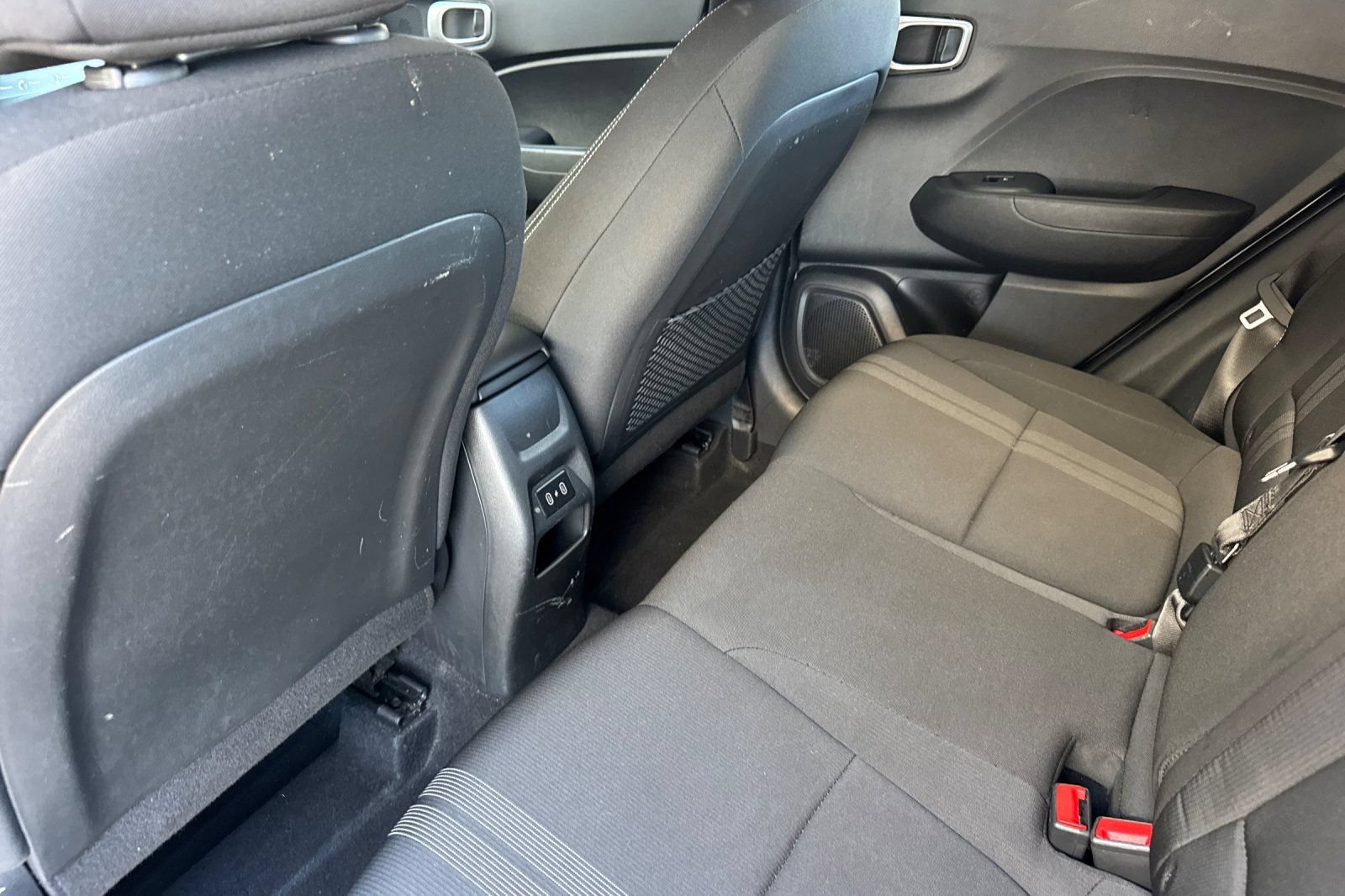 Used 2025 Hyundai Venue SEL FWD image 13