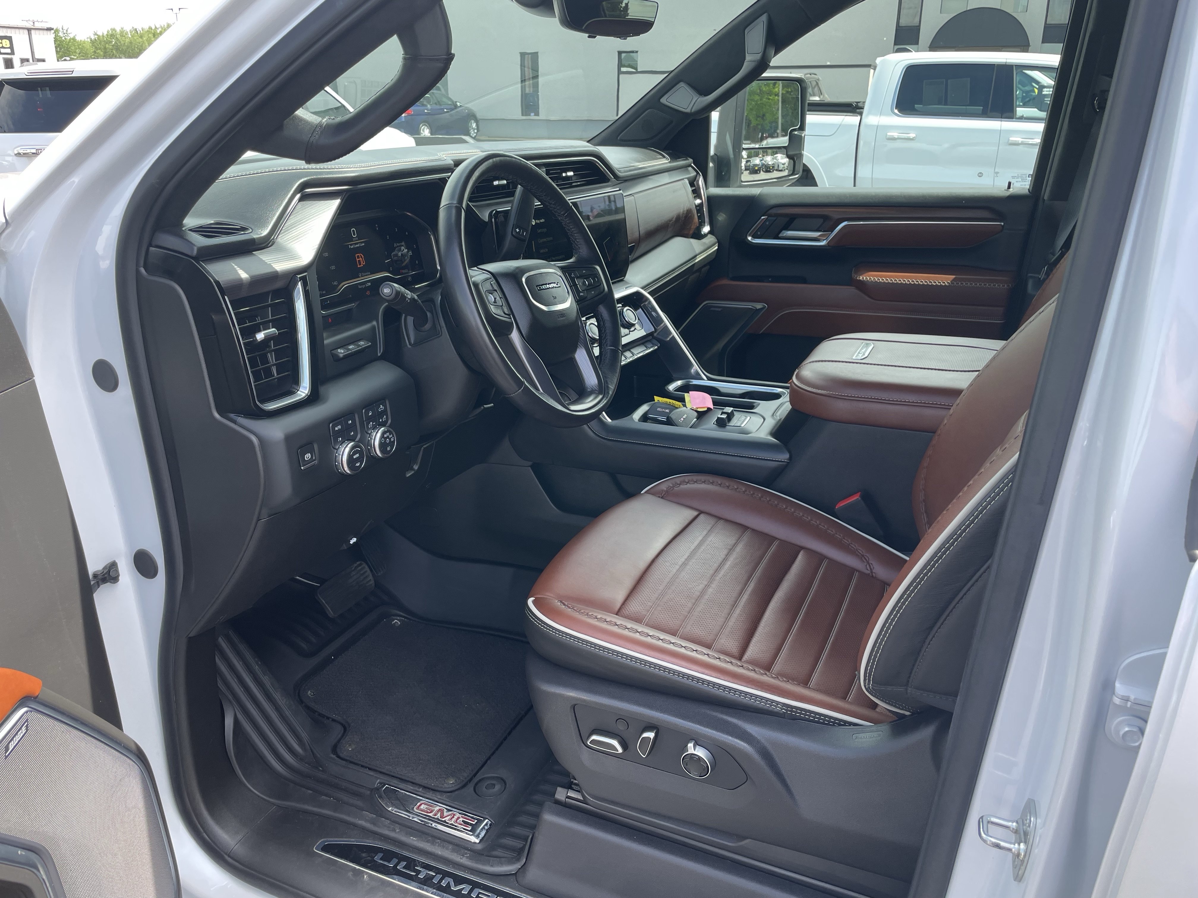 Used 2024 GMC Sierra 2500 Denali Ultimate AWD/4WD image 13