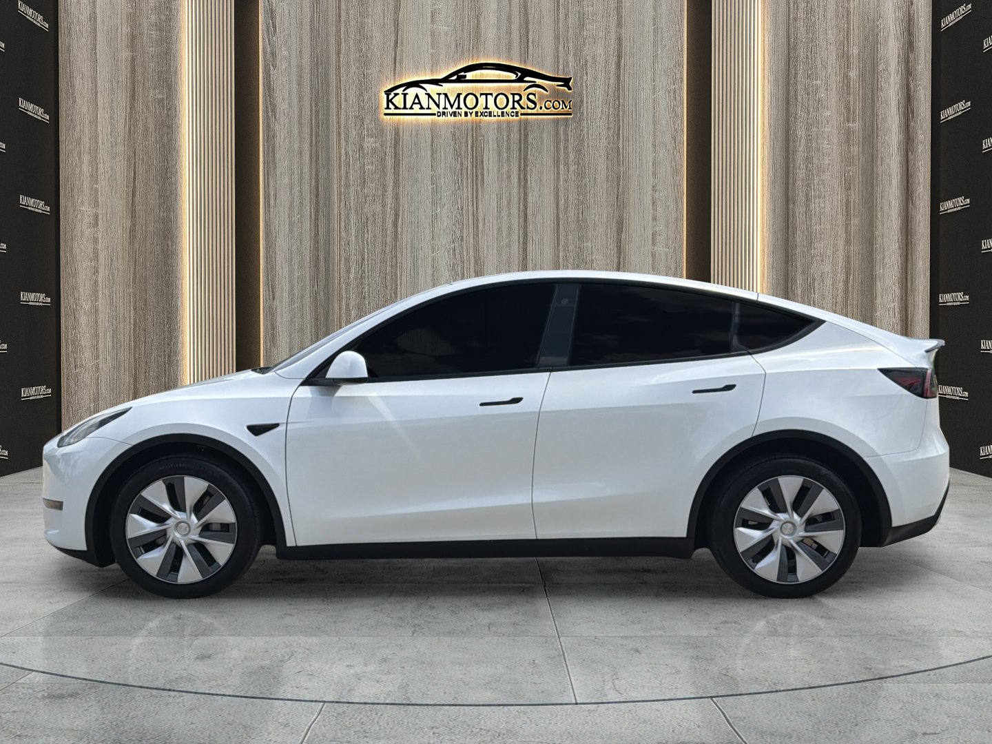 Used 2023 Tesla Model Y Long Range AWD/4WD image 4
