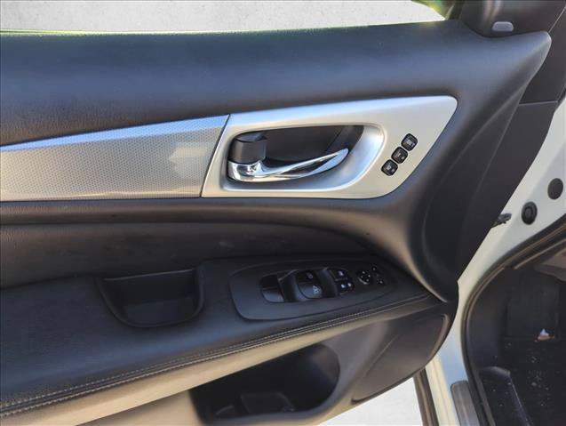 Used 2018 Nissan Pathfinder SL w/ Midnight Edition Package AWD/4WD image 11