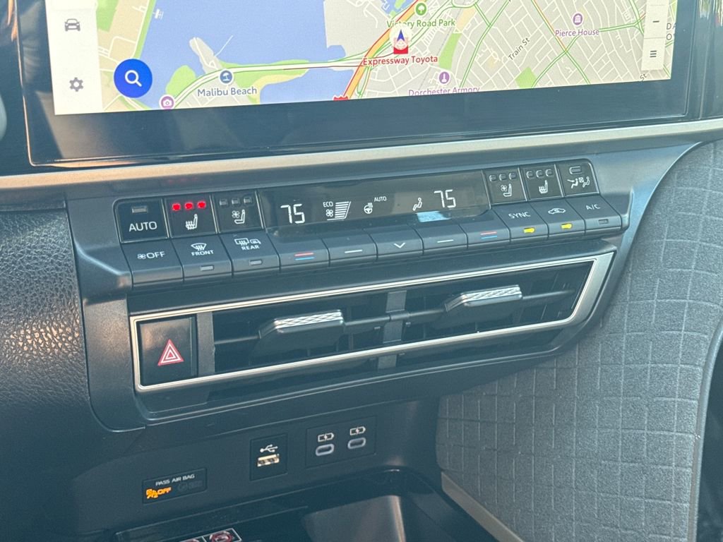 Used 2025 Toyota Camry XLE image 23