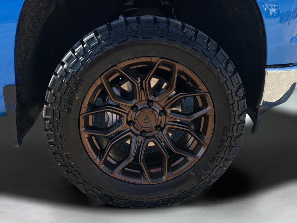 Used 2025 Chevrolet Silverado 1500 LT AWD/4WD image 9