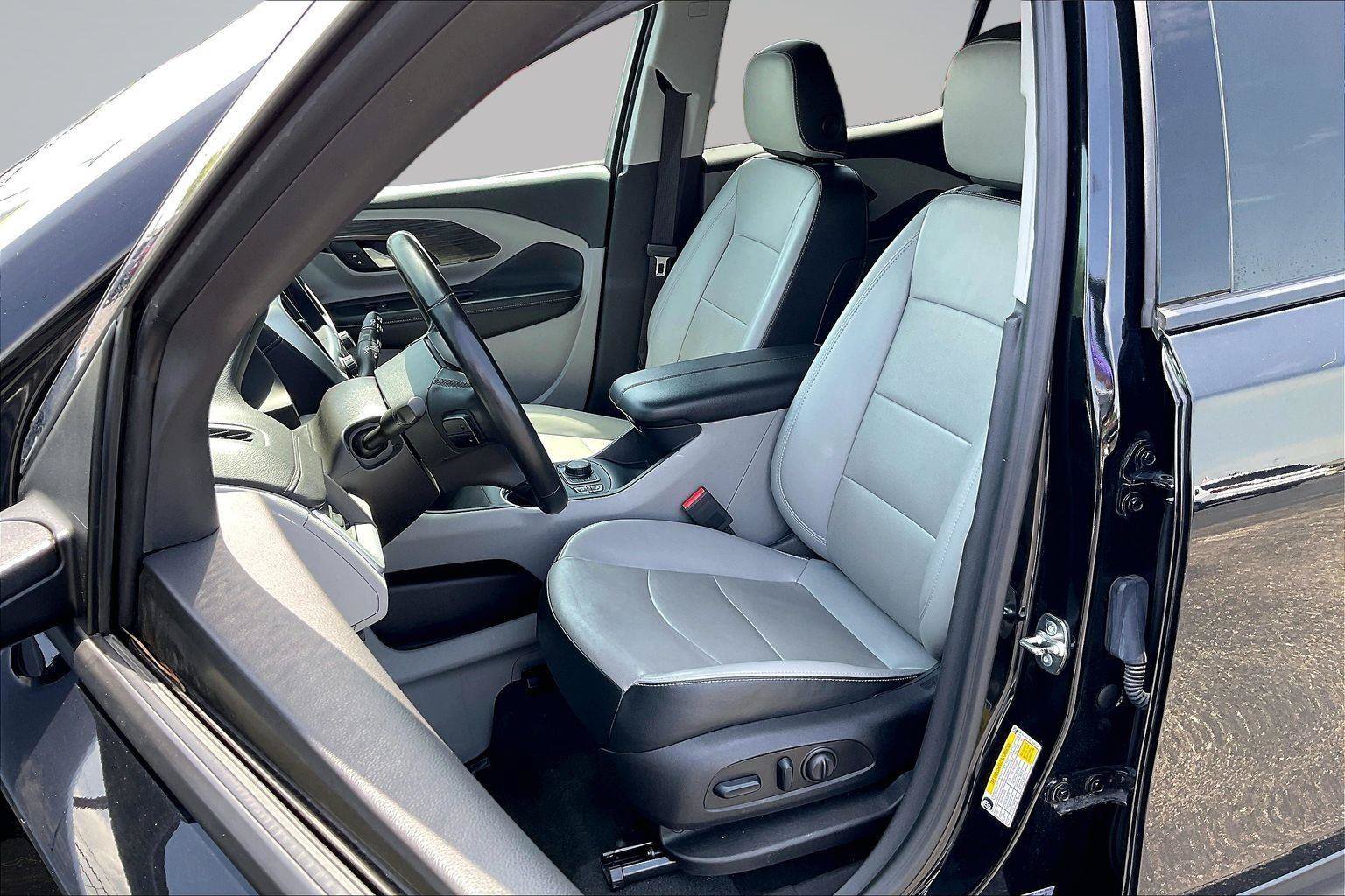 Used 2024 GMC Terrain SLT AWD/4WD image 24