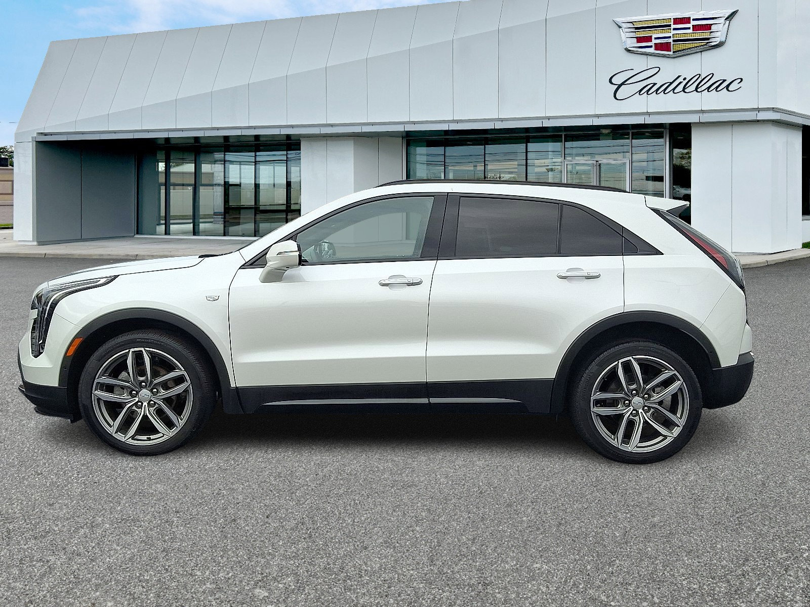 Used 2022 Cadillac XT4 Sport w/ Enhanced Visibility Package image 2