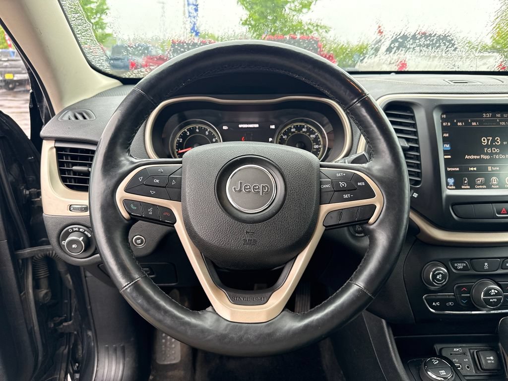 Used 2014 Jeep Cherokee Limited w/ Luxury Group AWD/4WD image 17