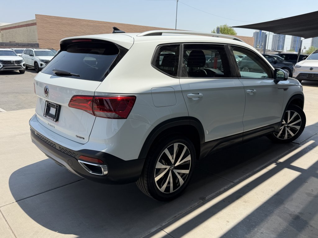 Used 2022 Volkswagen Taos SE AWD/4WD image 4