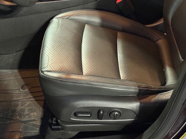 Used 2020 Buick Encore GX Essence w/ Experience Buick Package image 34