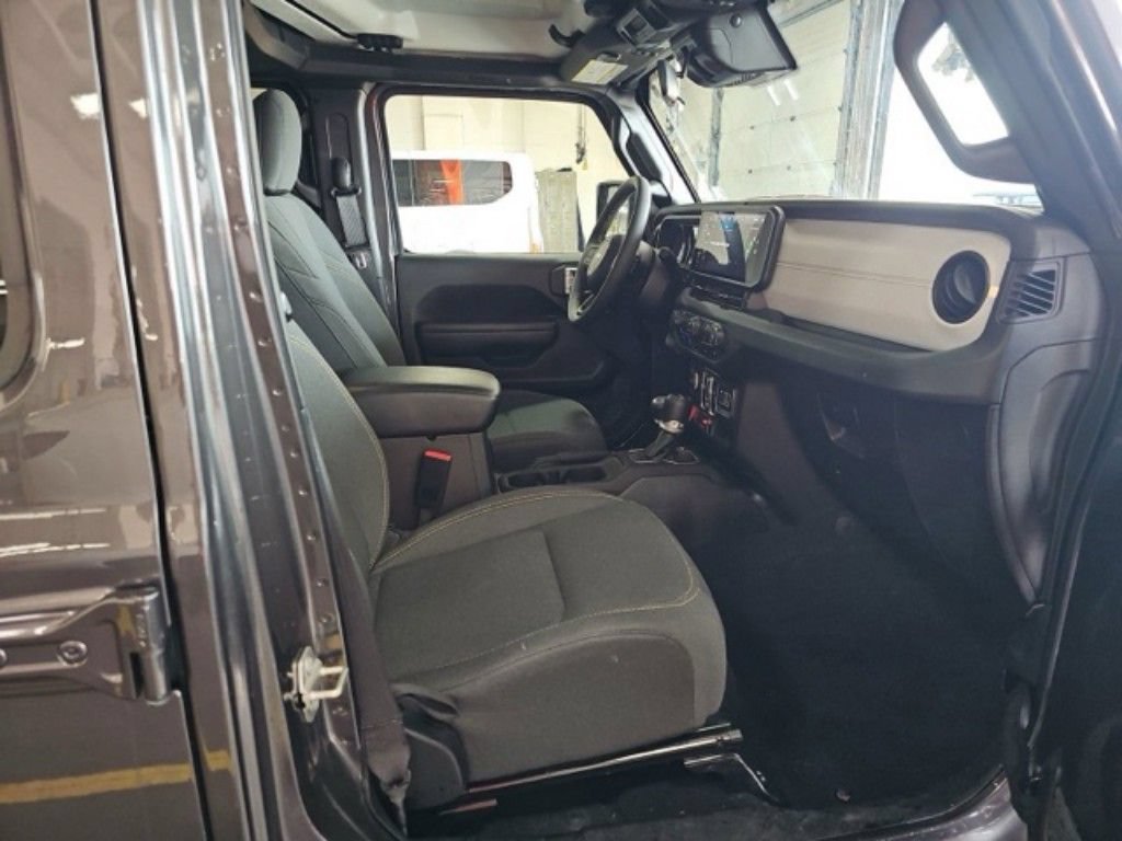 Used 2024 Jeep Wrangler Unlimited AWD/4WD image 10