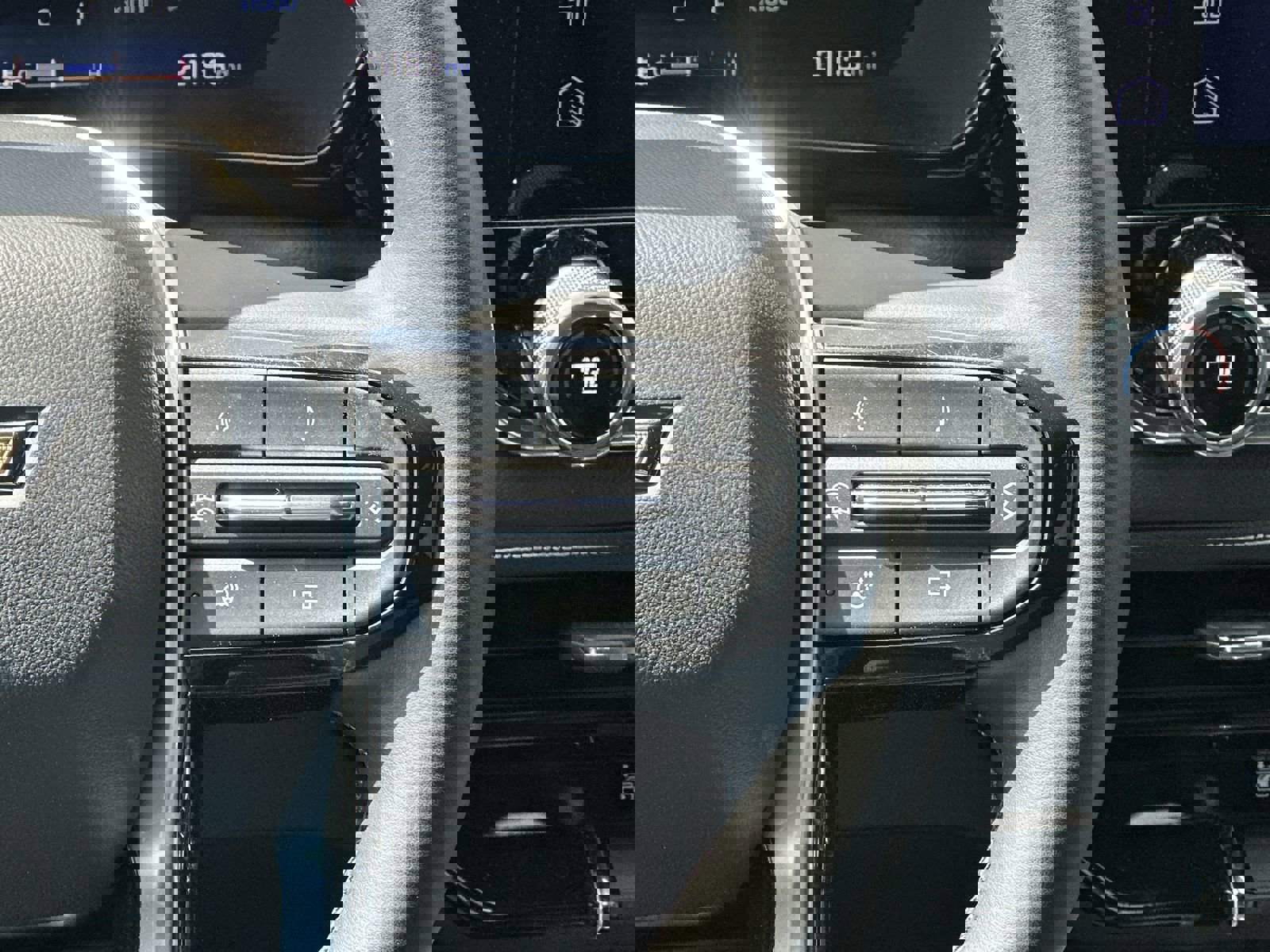 Used 2024 Chevrolet Colorado LT w/ LT Convenience Package III image 21