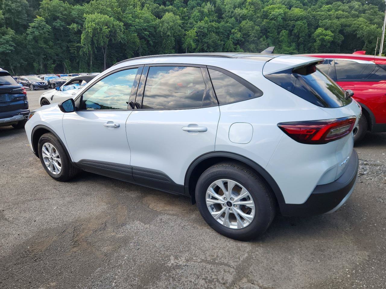 Used 2025 Ford Escape Active w/ Tech Pack #1 FWD image 3