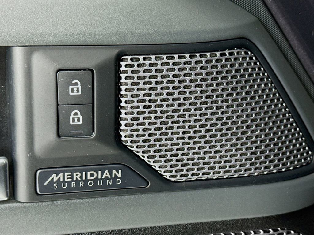 Used 2021 Land Rover Defender 90 X image 12