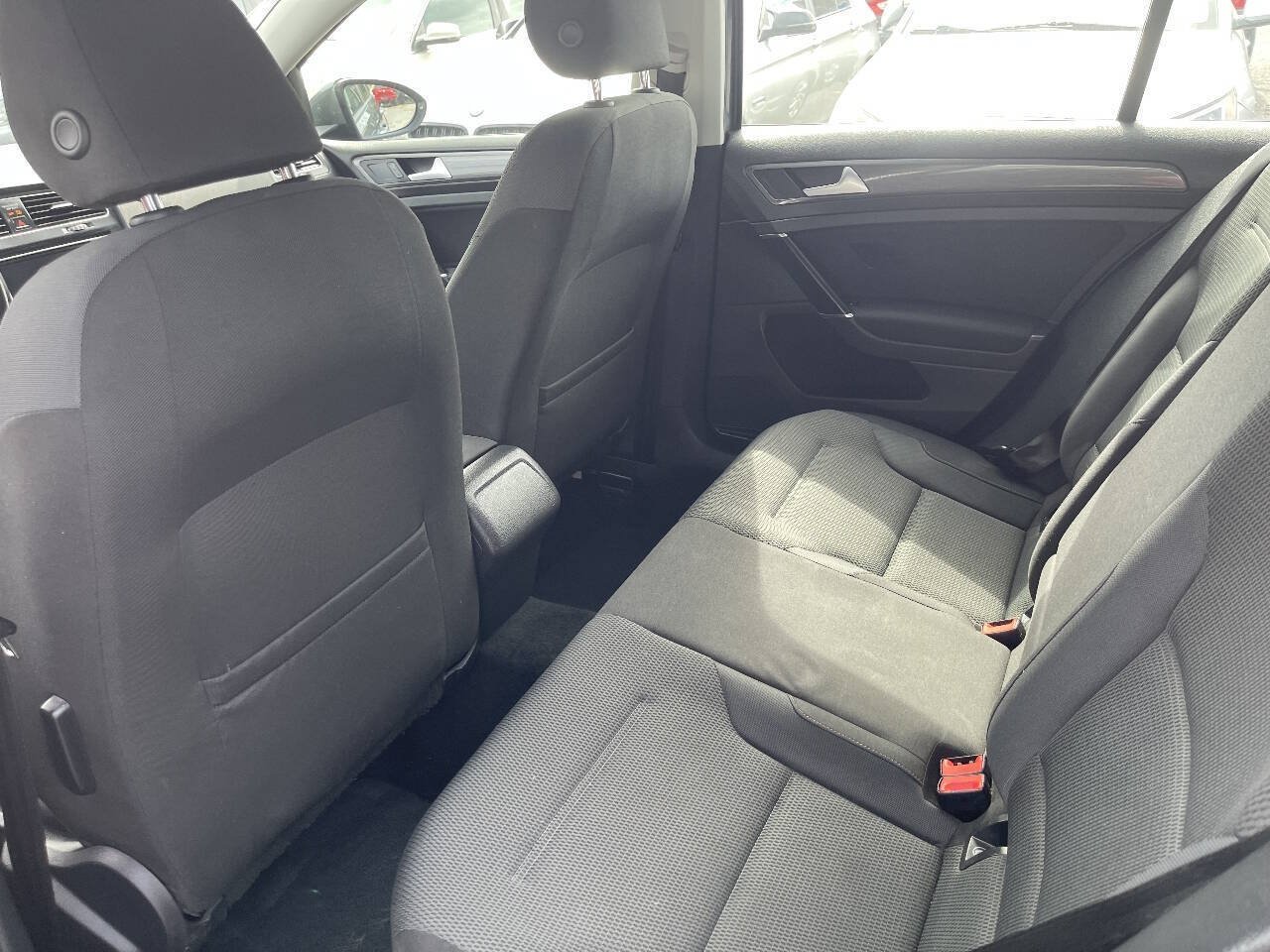Used 2018 Volkswagen Golf S FWD image 18