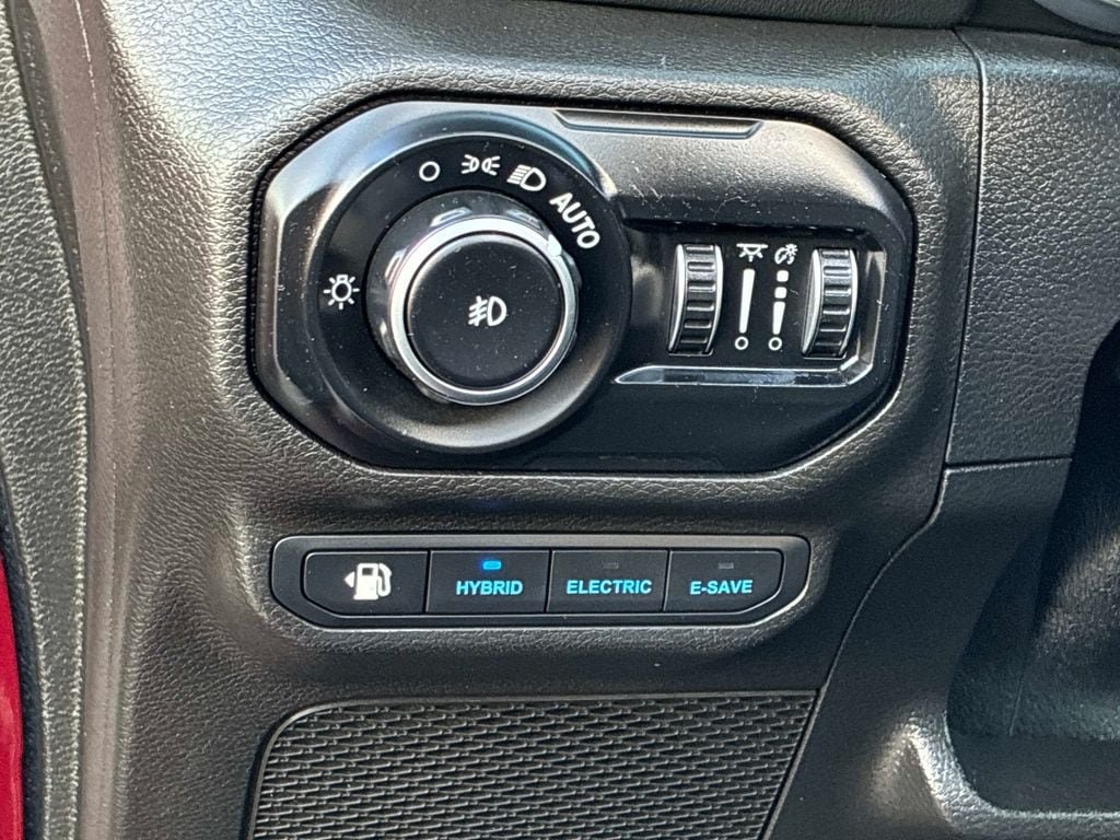 Used 2021 Jeep Wrangler Unlimited Sahara w/ Cold Weather Group AWD/4WD image 27
