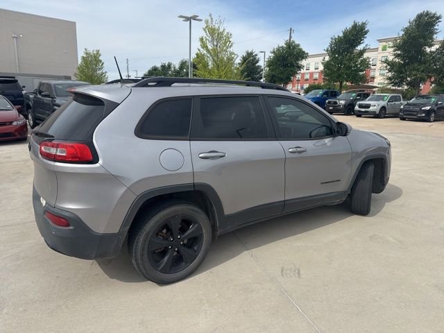 Used 2018 Jeep Cherokee Limited w/ Luxury Group FWD image 3