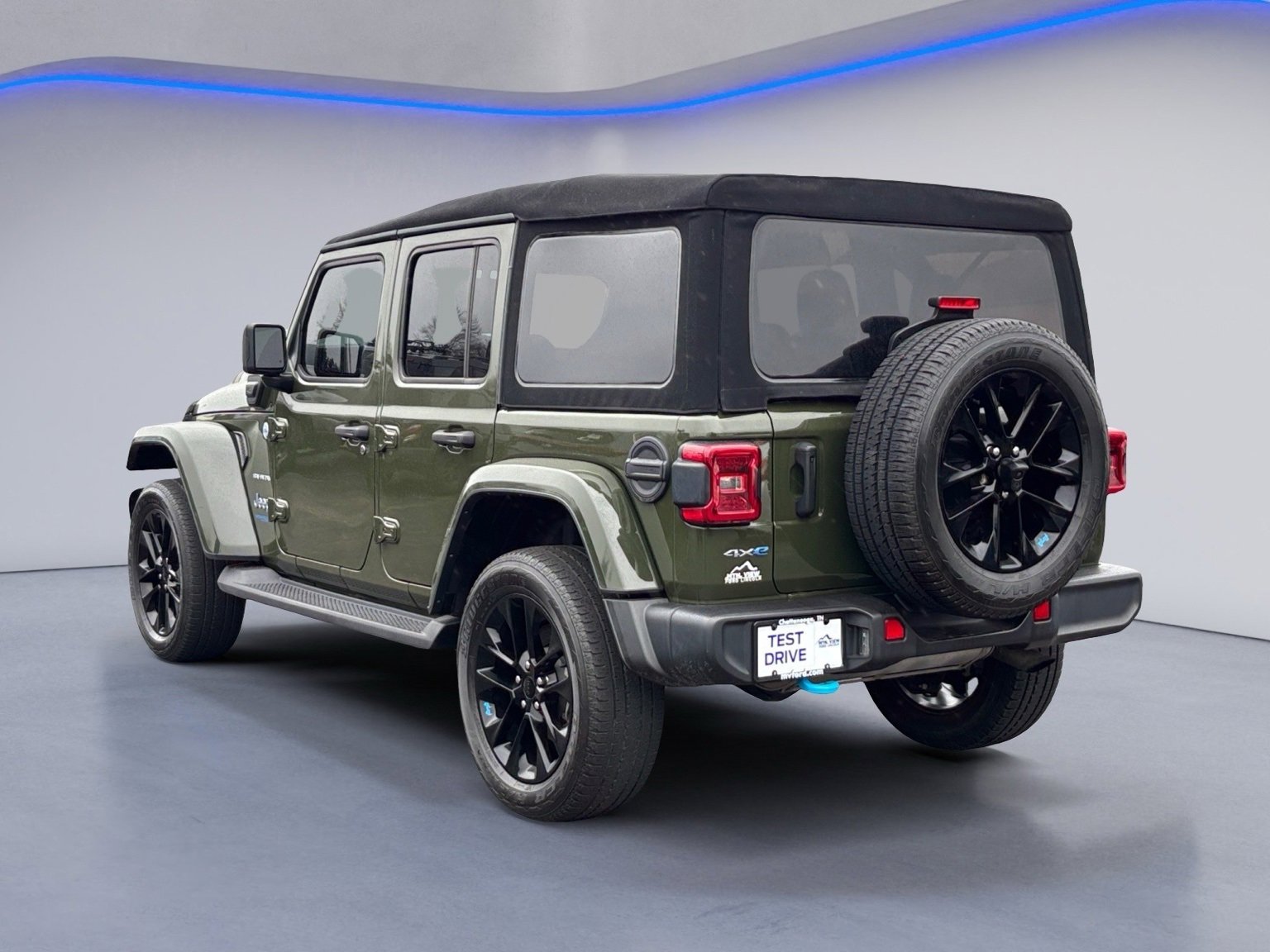 Used 2022 Jeep Wrangler Unlimited Sahara w/ Cold Weather Group image 10