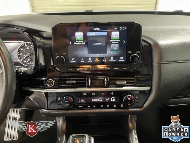 Used 2024 Nissan Pathfinder SL w/ Black Appearance Package AWD/4WD image 17